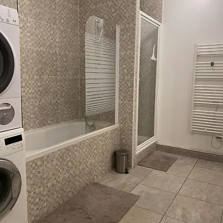 Проживание в семье Confort Centre *